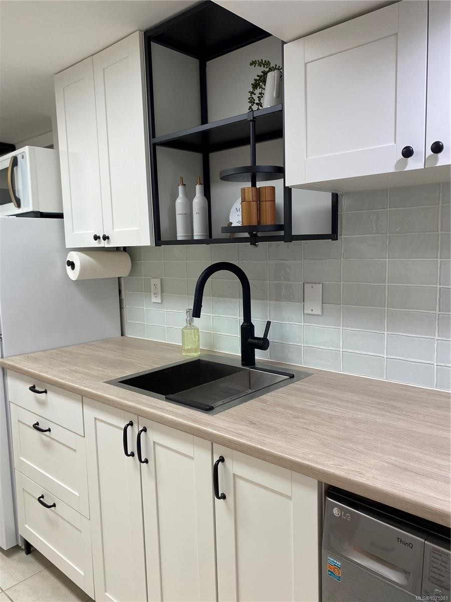 1743 Townley St, Saanich, BC