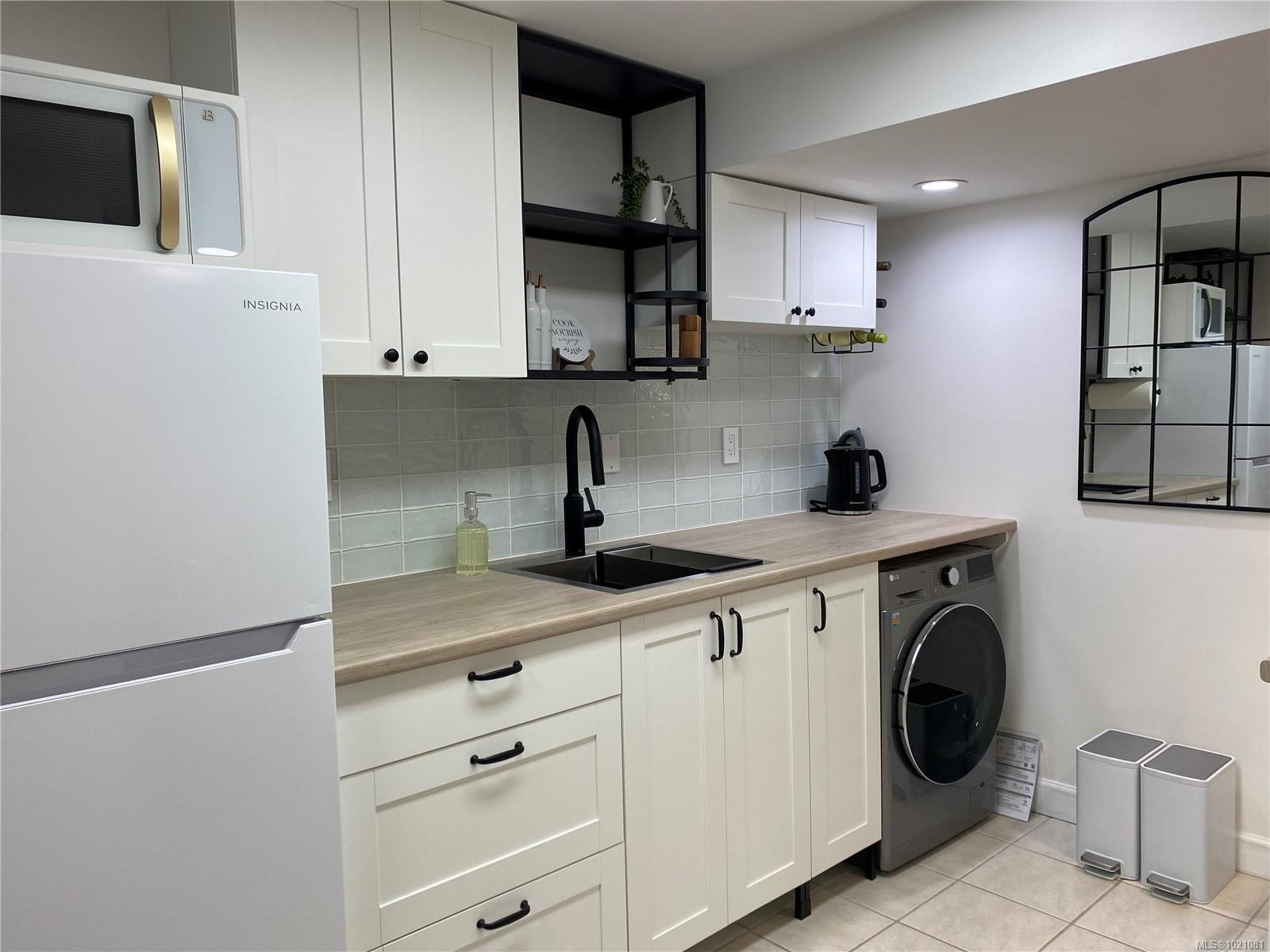 1743 Townley St, Saanich, BC