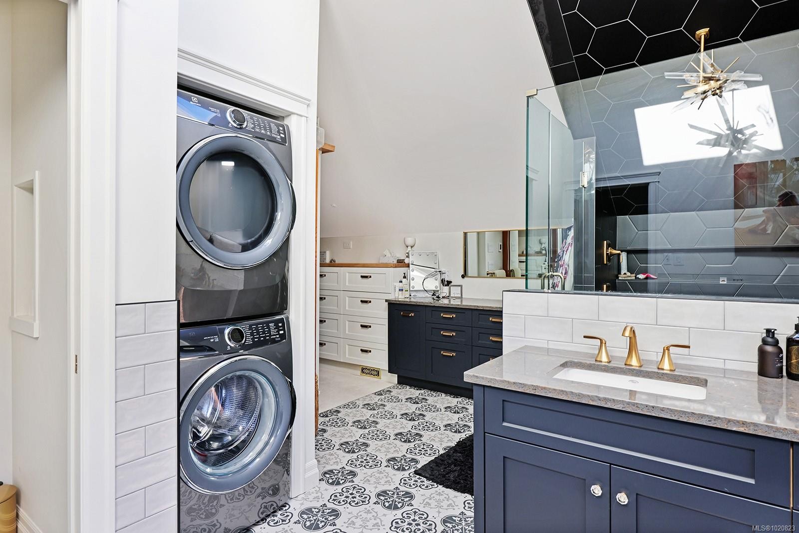 3839/3841 Ross Ave, Royston, BC