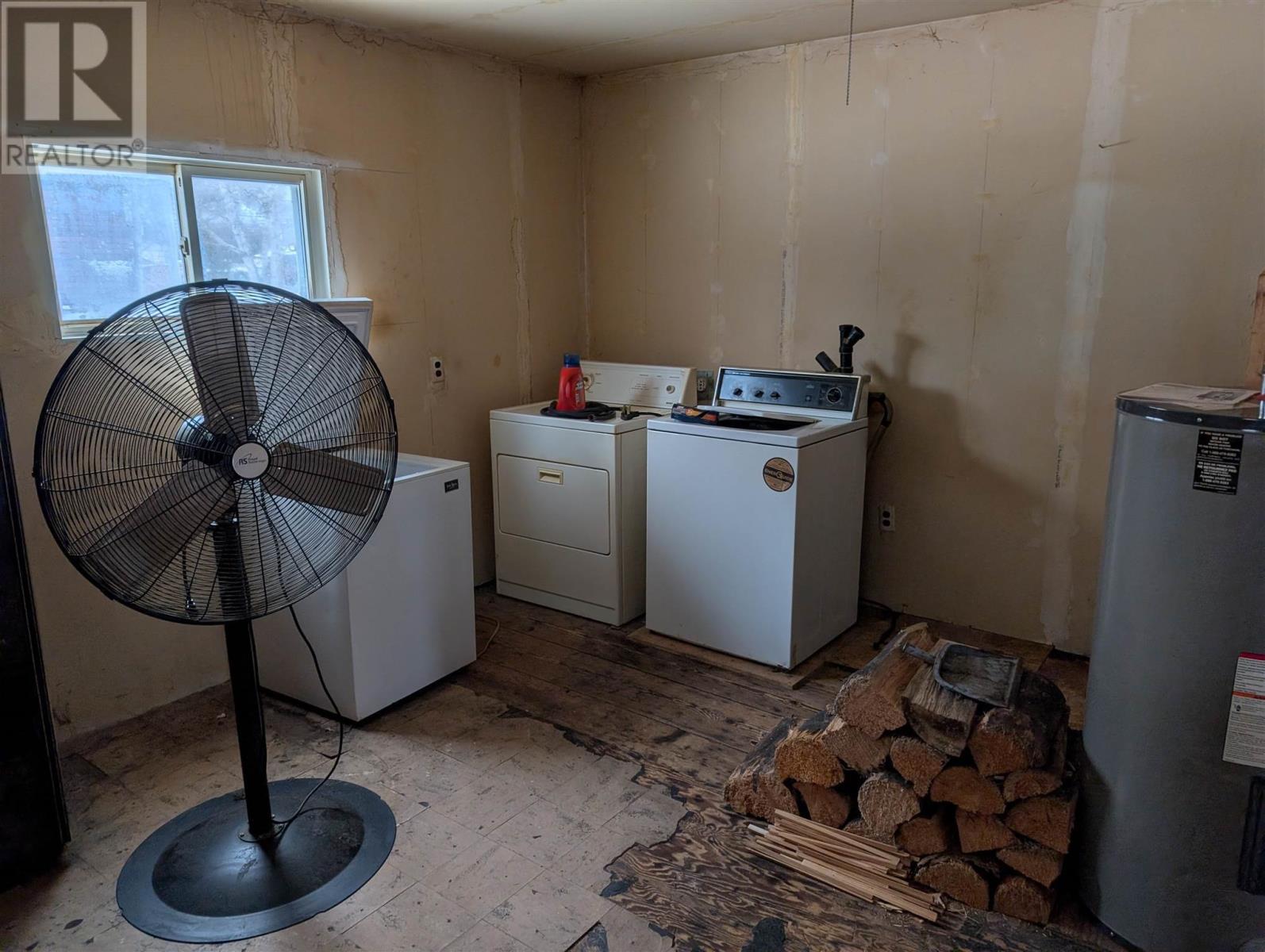 406 Elgin St, White River, ON - Indoor Photo Showing Laundry Room