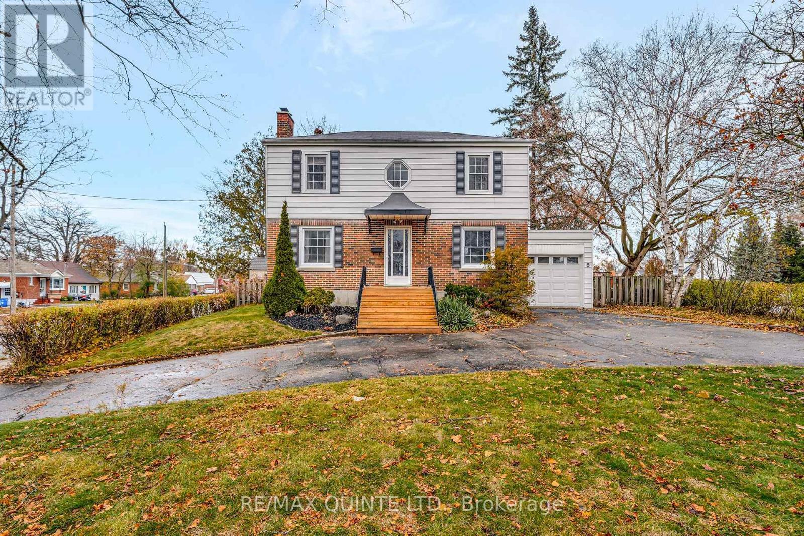 8 Greenlawn Avenue, Belleville (Belleville Ward), ON - Outdoor With Facade