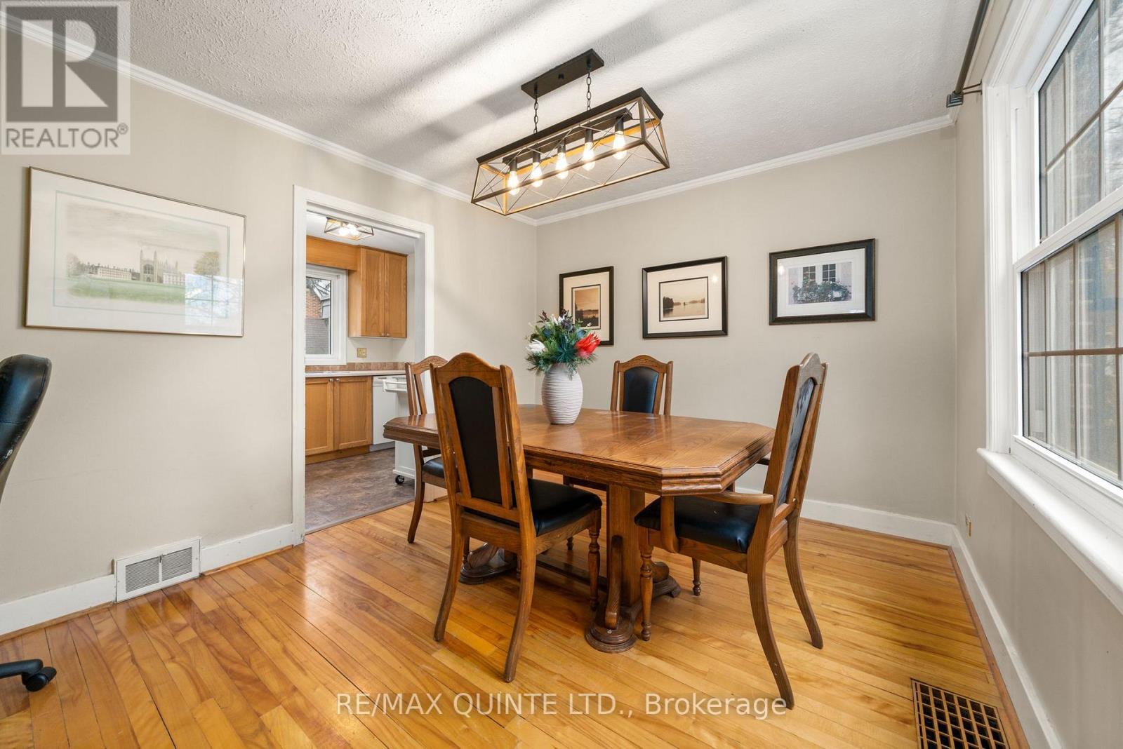 8 Greenlawn Avenue, Belleville (Belleville Ward), ON - Indoor Photo Showing Dining Room
