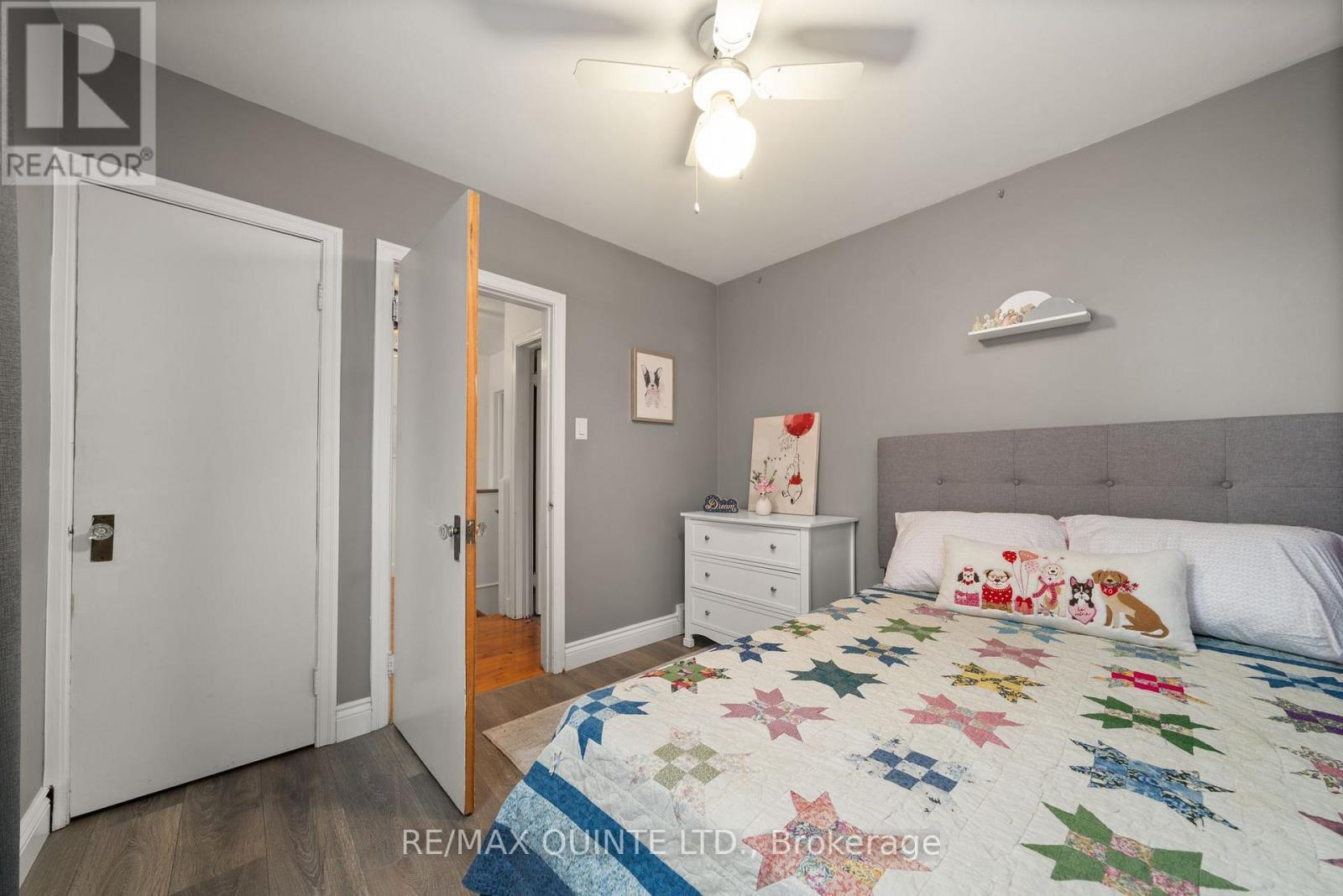 8 Greenlawn Avenue, Belleville (Belleville Ward), ON - Indoor Photo Showing Bedroom