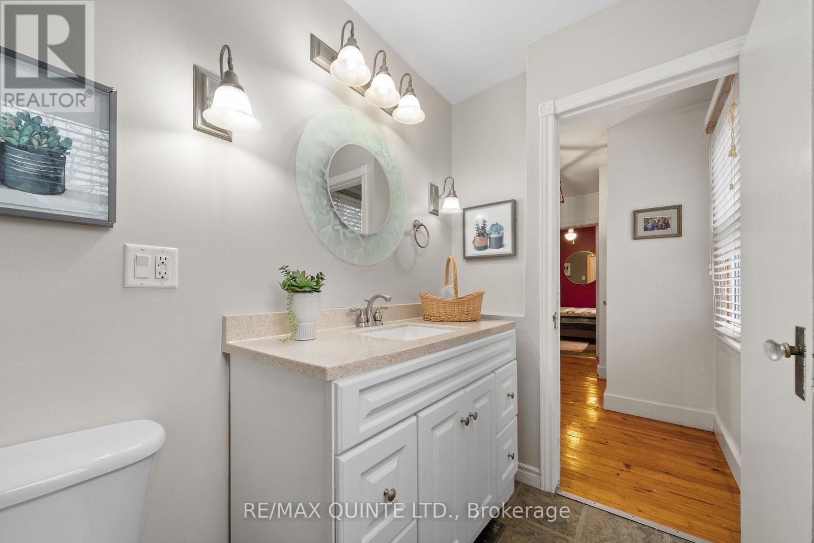 8 Greenlawn Avenue, Belleville (Belleville Ward), ON - Indoor Photo Showing Bathroom