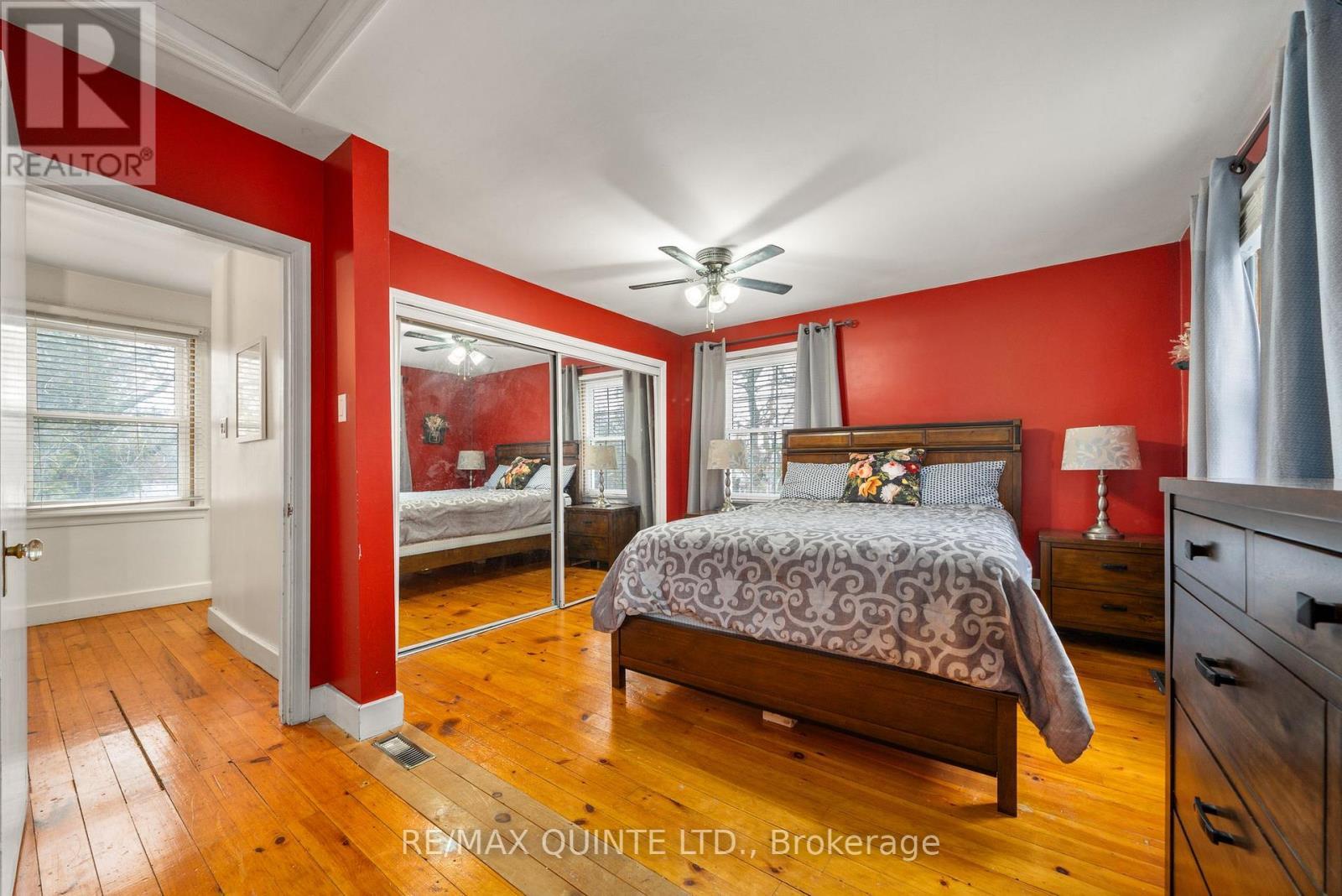 8 Greenlawn Avenue, Belleville (Belleville Ward), ON - Indoor Photo Showing Bedroom