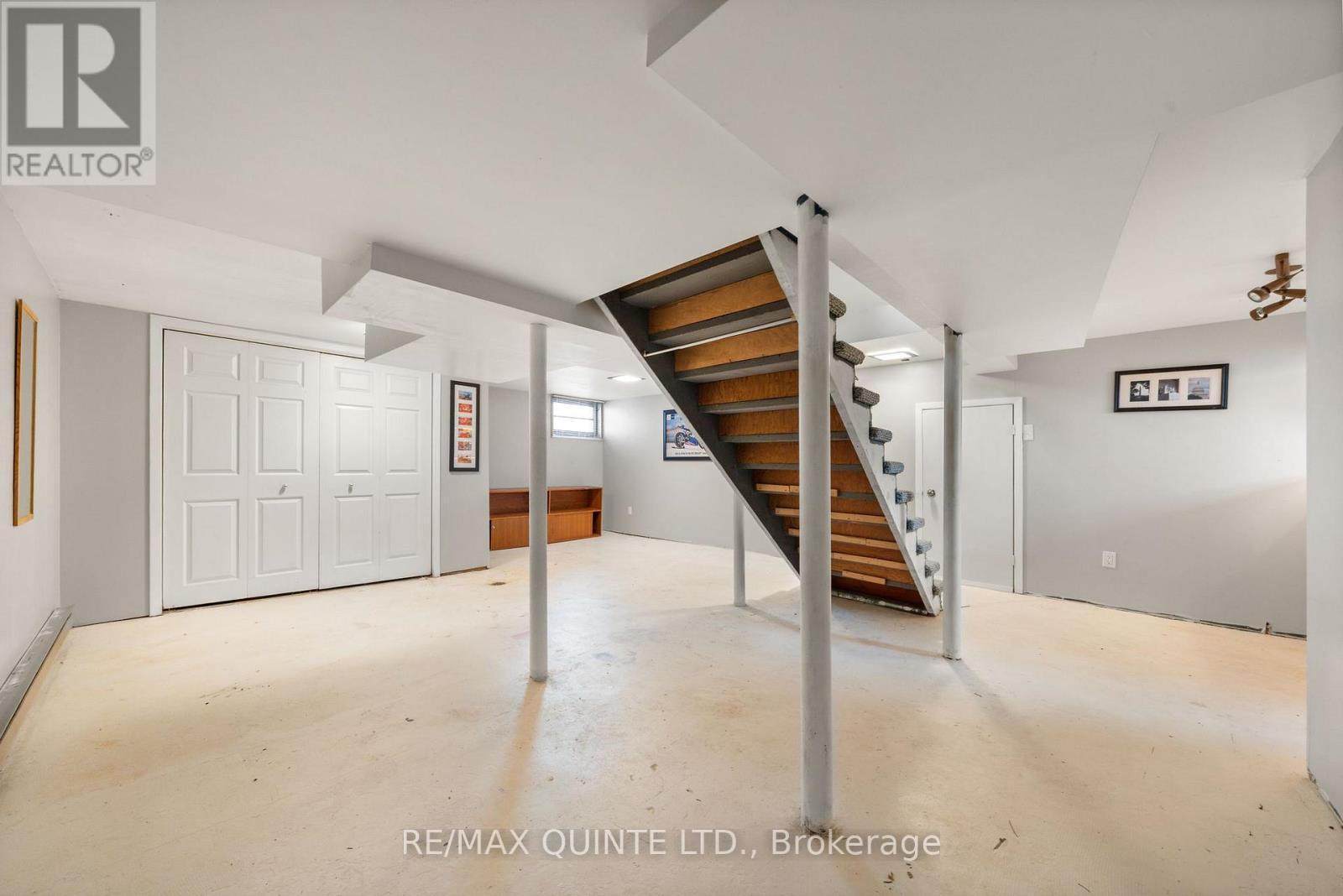 8 Greenlawn Avenue, Belleville (Belleville Ward), ON - Indoor