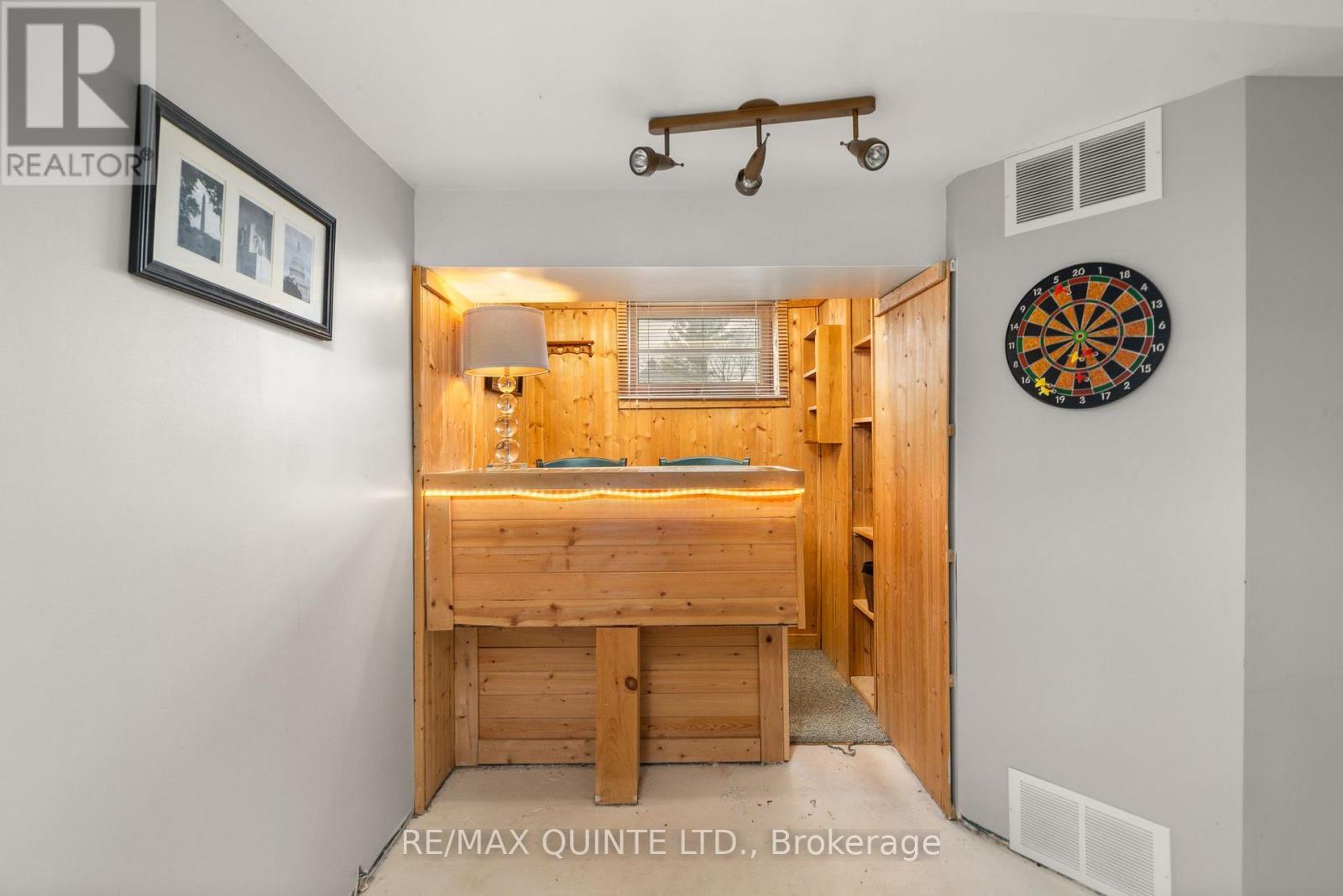 8 Greenlawn Avenue, Belleville (Belleville Ward), ON - Indoor Photo Showing Other Room