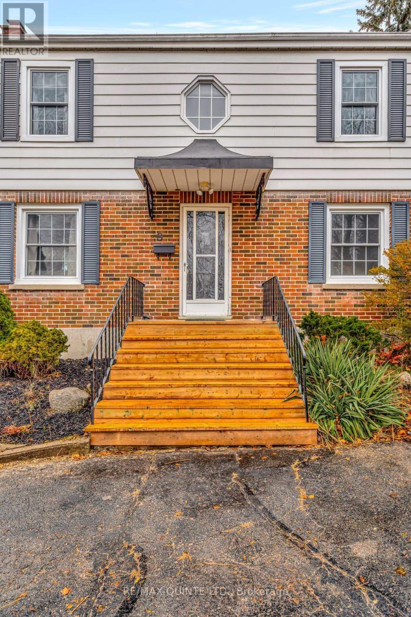 8 Greenlawn Avenue, Belleville (Belleville Ward), ON - Outdoor