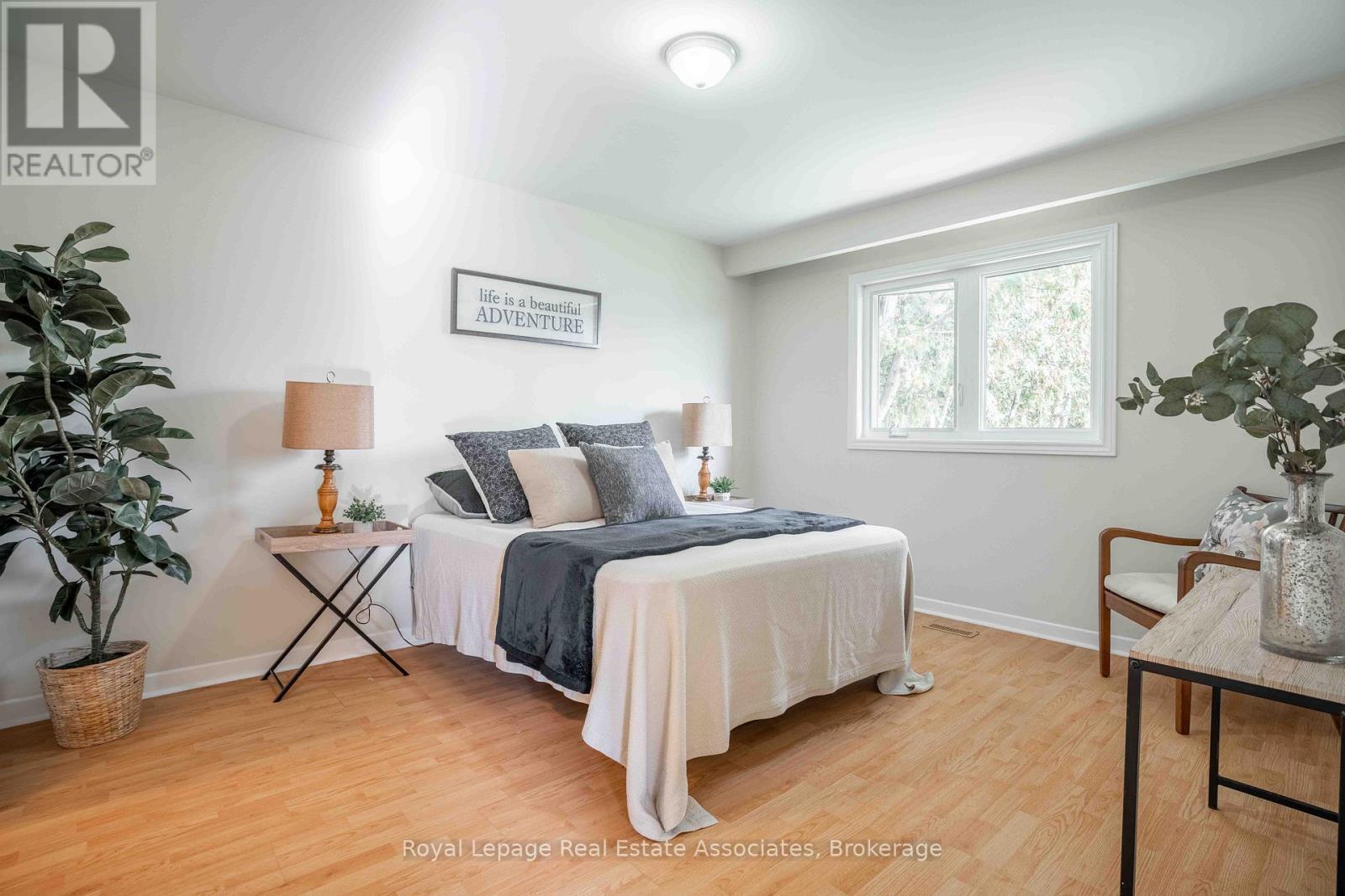 2559 Kingsberry Crescent, Mississauga, ON - Indoor Photo Showing Bedroom