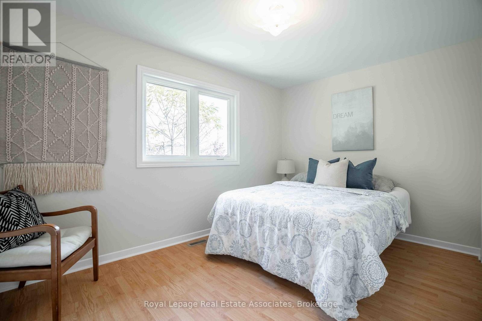 2559 Kingsberry Crescent, Mississauga, ON - Indoor Photo Showing Bedroom