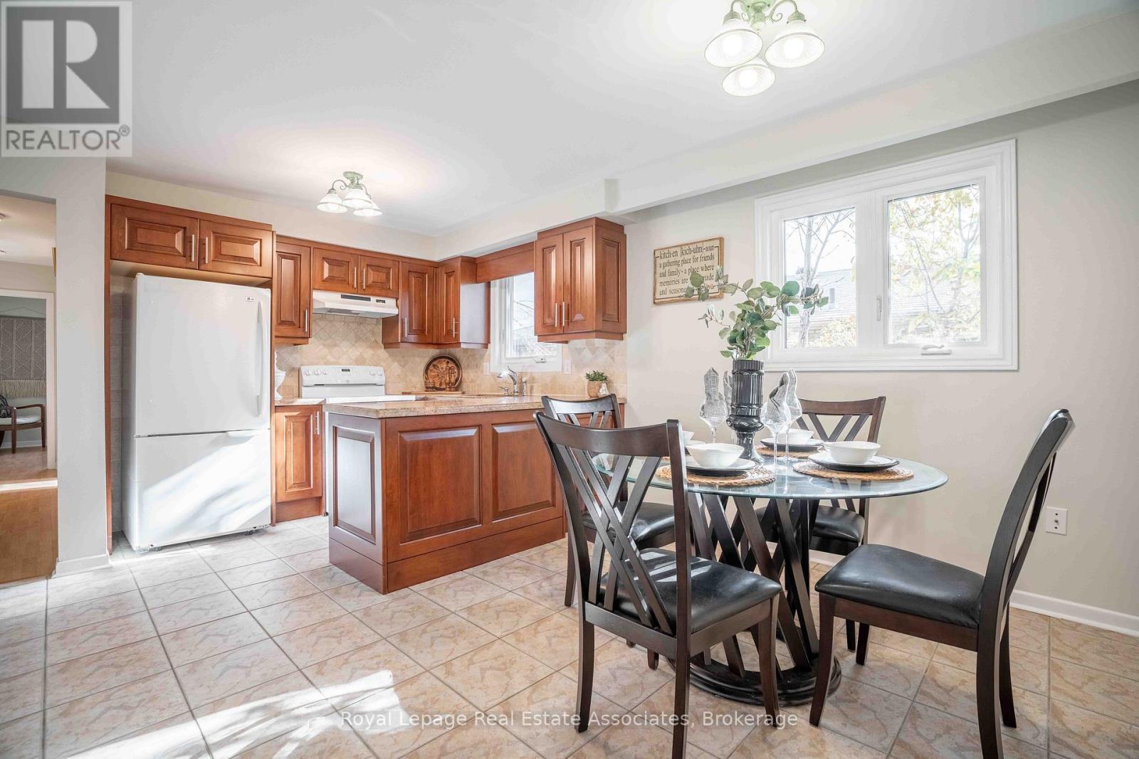 2559 Kingsberry Crescent, Mississauga, ON - Indoor