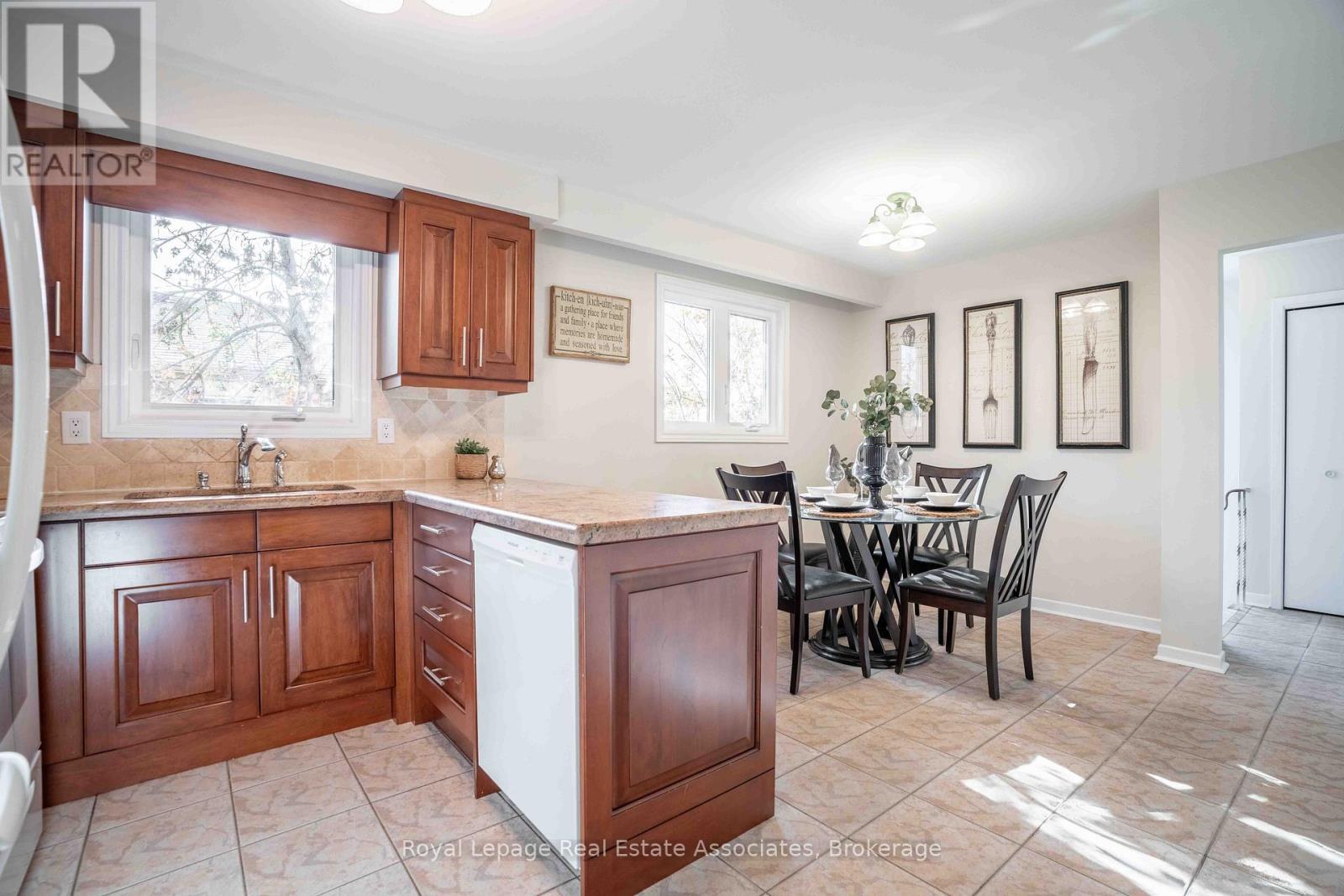 2559 Kingsberry Crescent, Mississauga, ON - Indoor