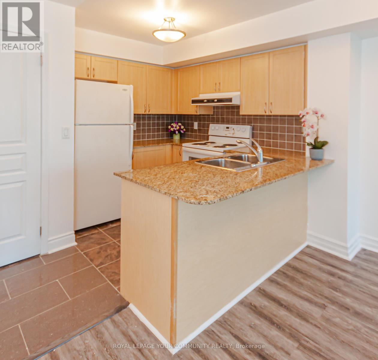 1201 - 75 South Town Centre Boulevard, Markham, ON - Indoor Photo Showing Kitchen With Double Sink