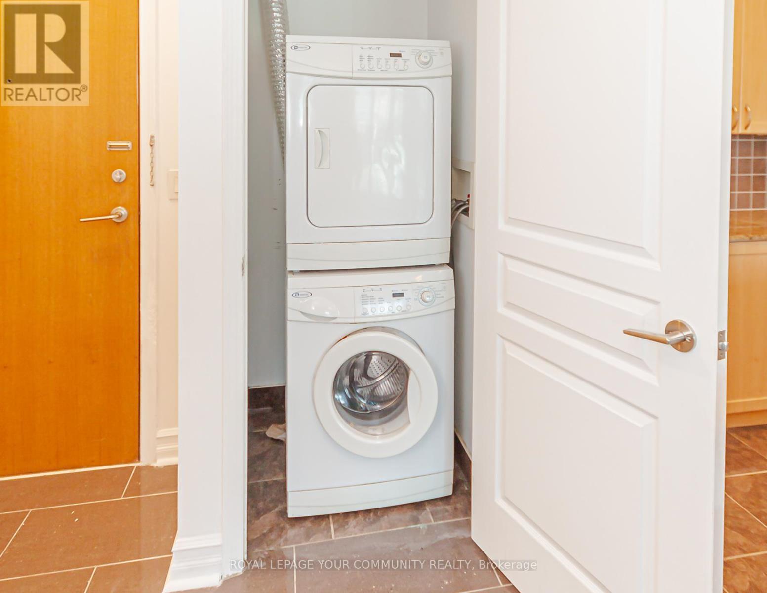 1201 - 75 South Town Centre Boulevard, Markham, ON - Indoor Photo Showing Laundry Room