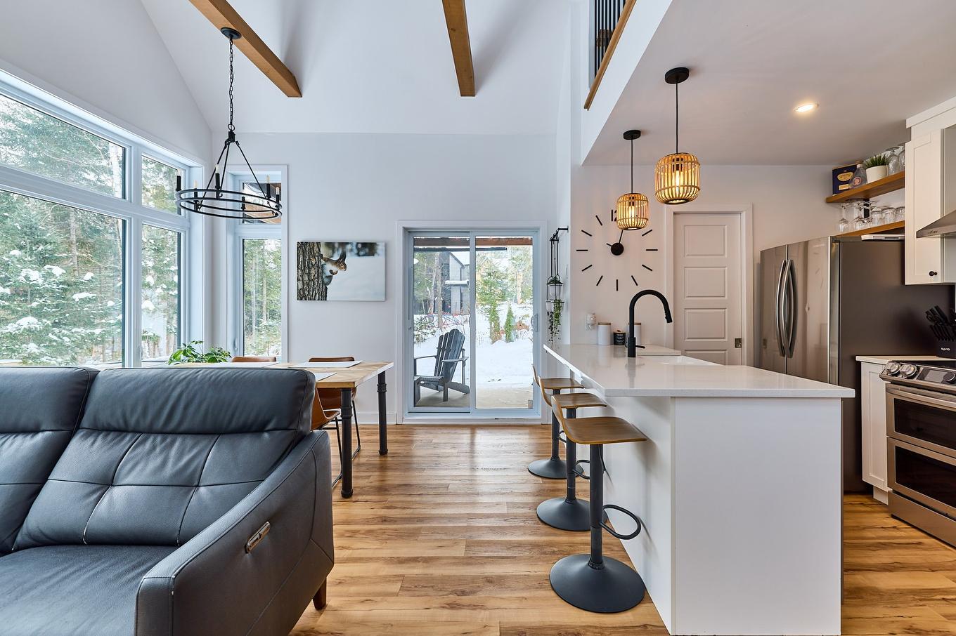 Vue d'ensemble - 425 Ch. Au Cap Blomidon, Saint-Donat, QC - Indoor Photo Showing Kitchen With Upgraded Kitchen