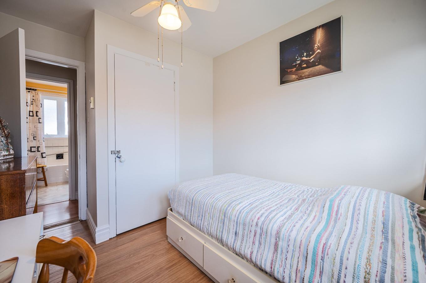 Chambre à coucher - 6 Rue St-Pierre, Saint-Jean-Sur-Richelieu, QC - Indoor Photo Showing Bedroom