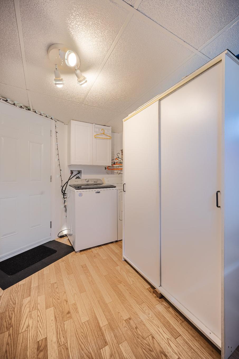 Salle de lavage - 6 Rue St-Pierre, Saint-Jean-Sur-Richelieu, QC - Indoor Photo Showing Laundry Room
