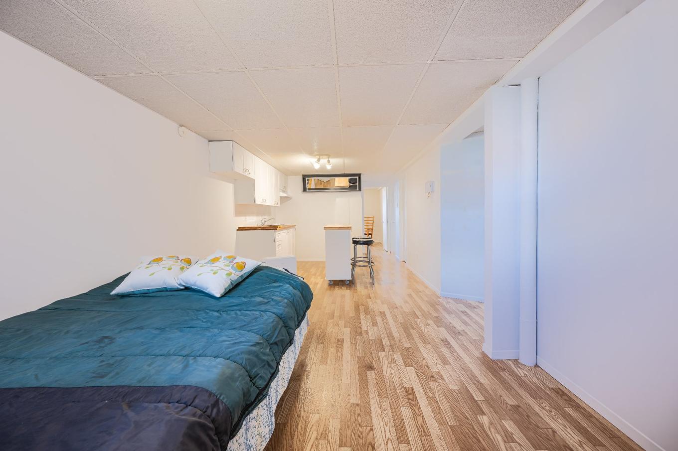 Salon - 6 Rue St-Pierre, Saint-Jean-Sur-Richelieu, QC - Indoor Photo Showing Bedroom