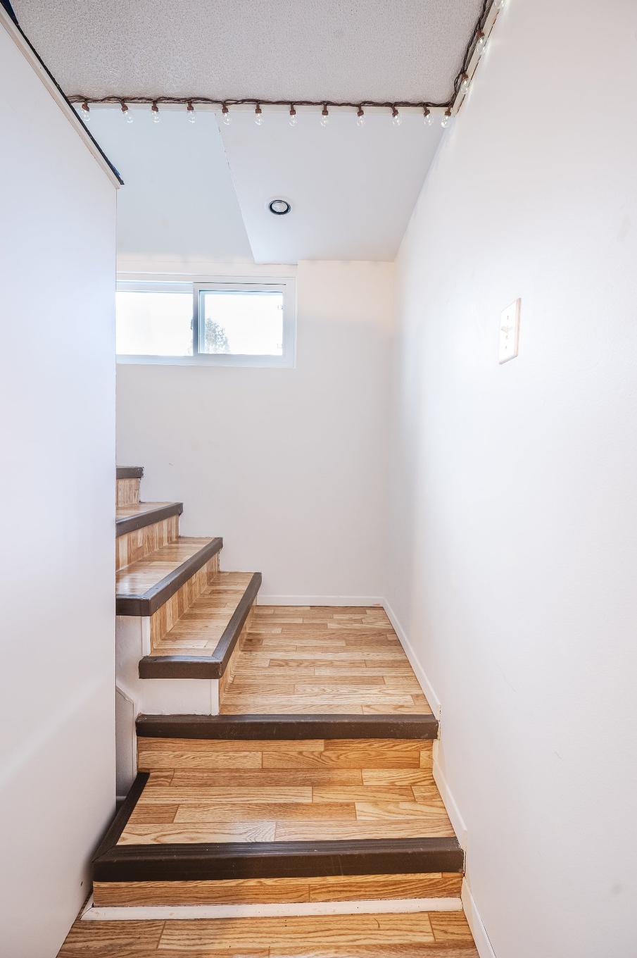 Escalier - 6 Rue St-Pierre, Saint-Jean-Sur-Richelieu, QC - Indoor Photo Showing Other Room