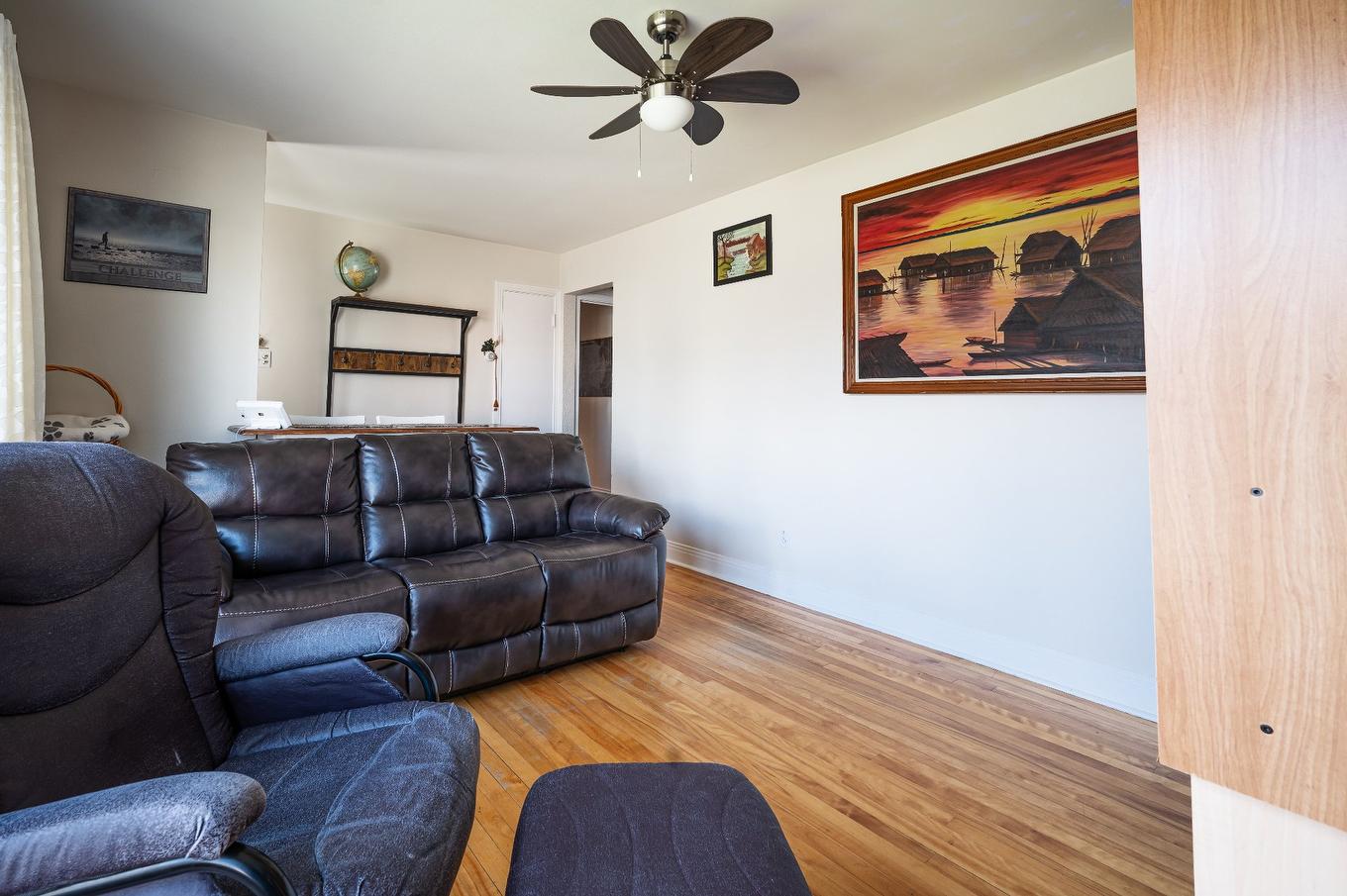 Salon - 6 Rue St-Pierre, Saint-Jean-Sur-Richelieu, QC - Indoor Photo Showing Living Room