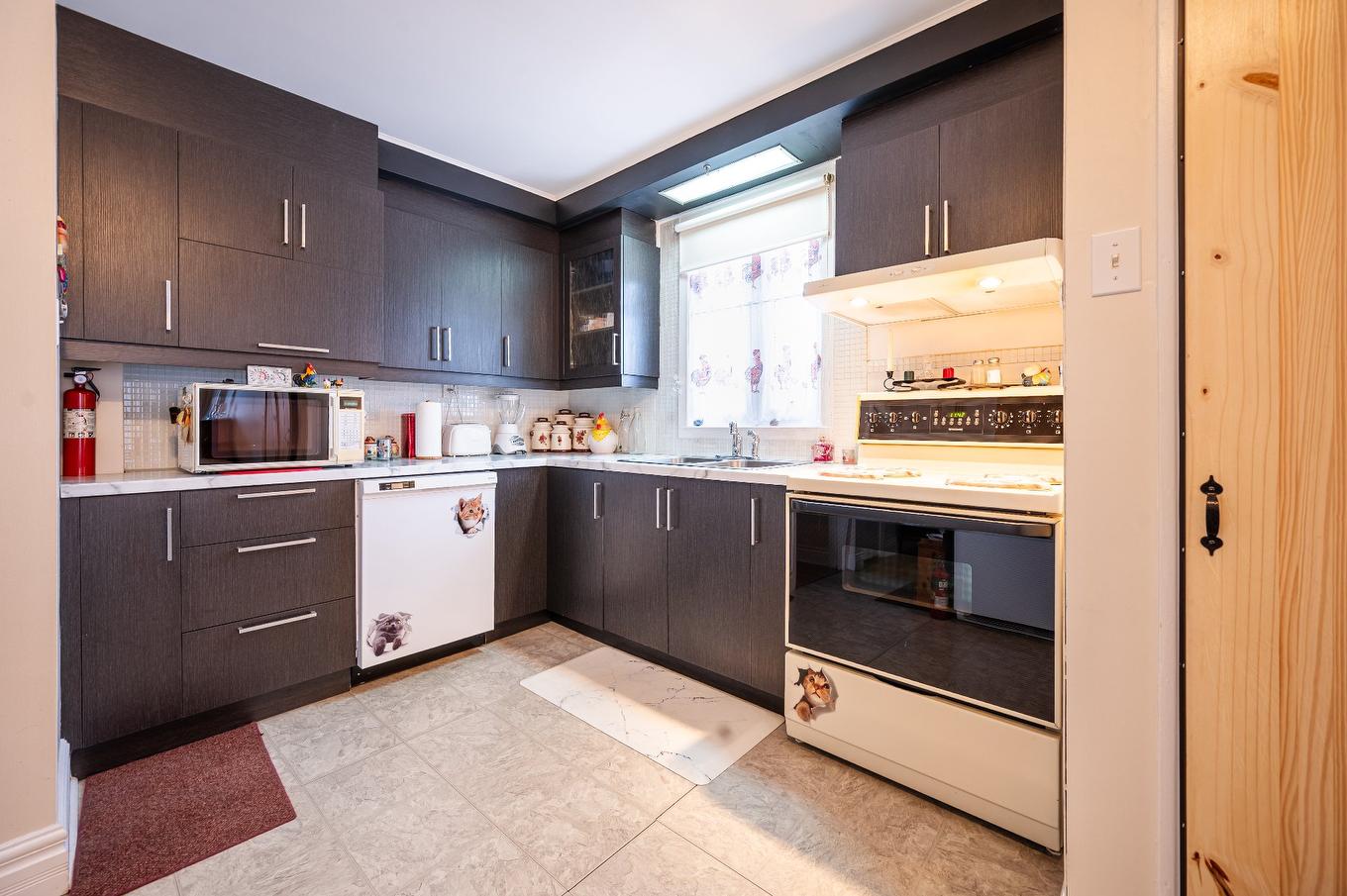 Cuisine - 6 Rue St-Pierre, Saint-Jean-Sur-Richelieu, QC - Indoor Photo Showing Kitchen With Double Sink