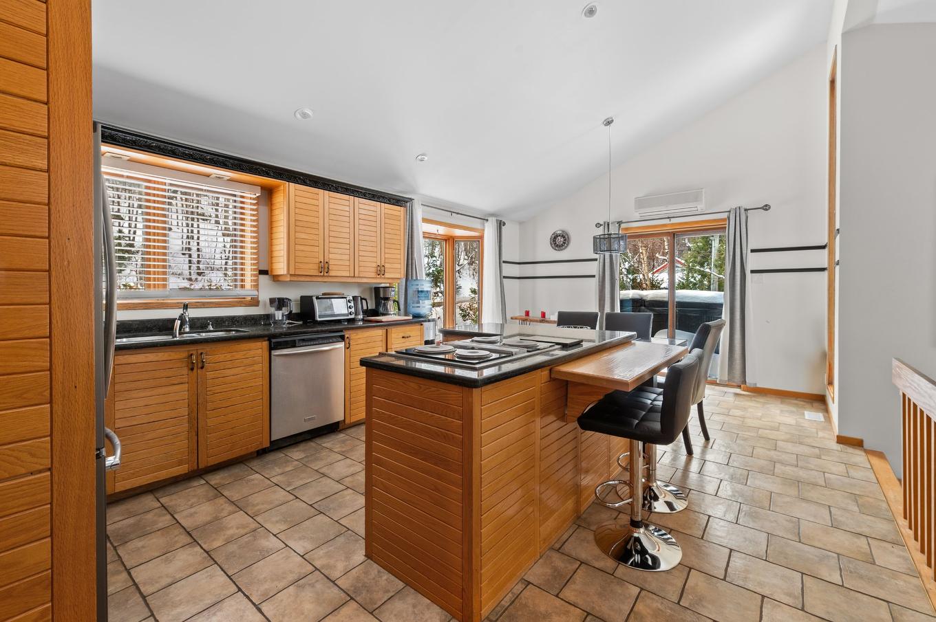 Cuisine - 3497 Ch. Du Village, Saint-Adolphe-D'Howard, QC - Indoor Photo Showing Kitchen