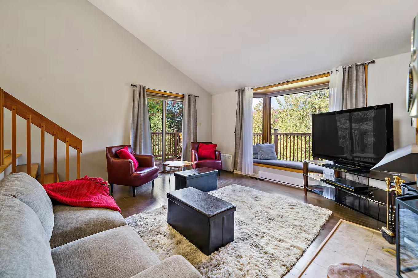 Salon - 3497 Ch. Du Village, Saint-Adolphe-D'Howard, QC - Indoor Photo Showing Living Room
