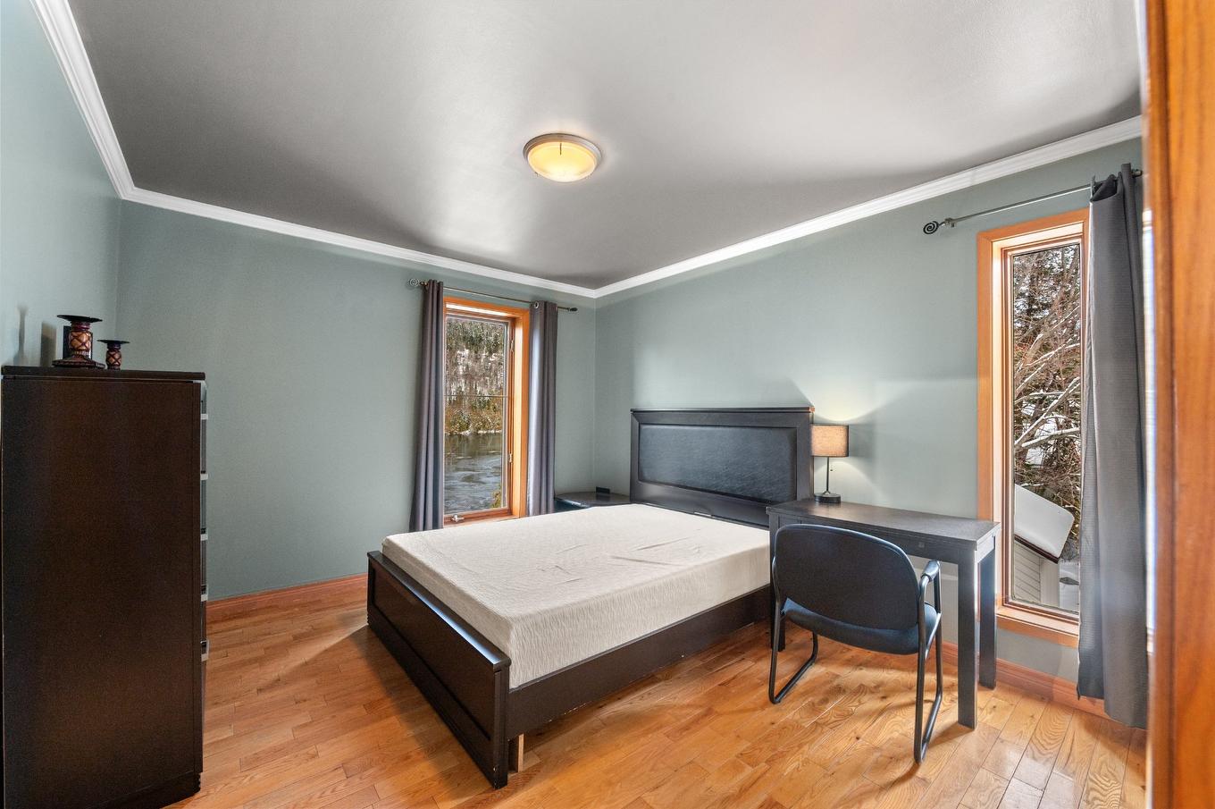 Chambre à coucher principale - 3497 Ch. Du Village, Saint-Adolphe-D'Howard, QC - Indoor Photo Showing Bedroom