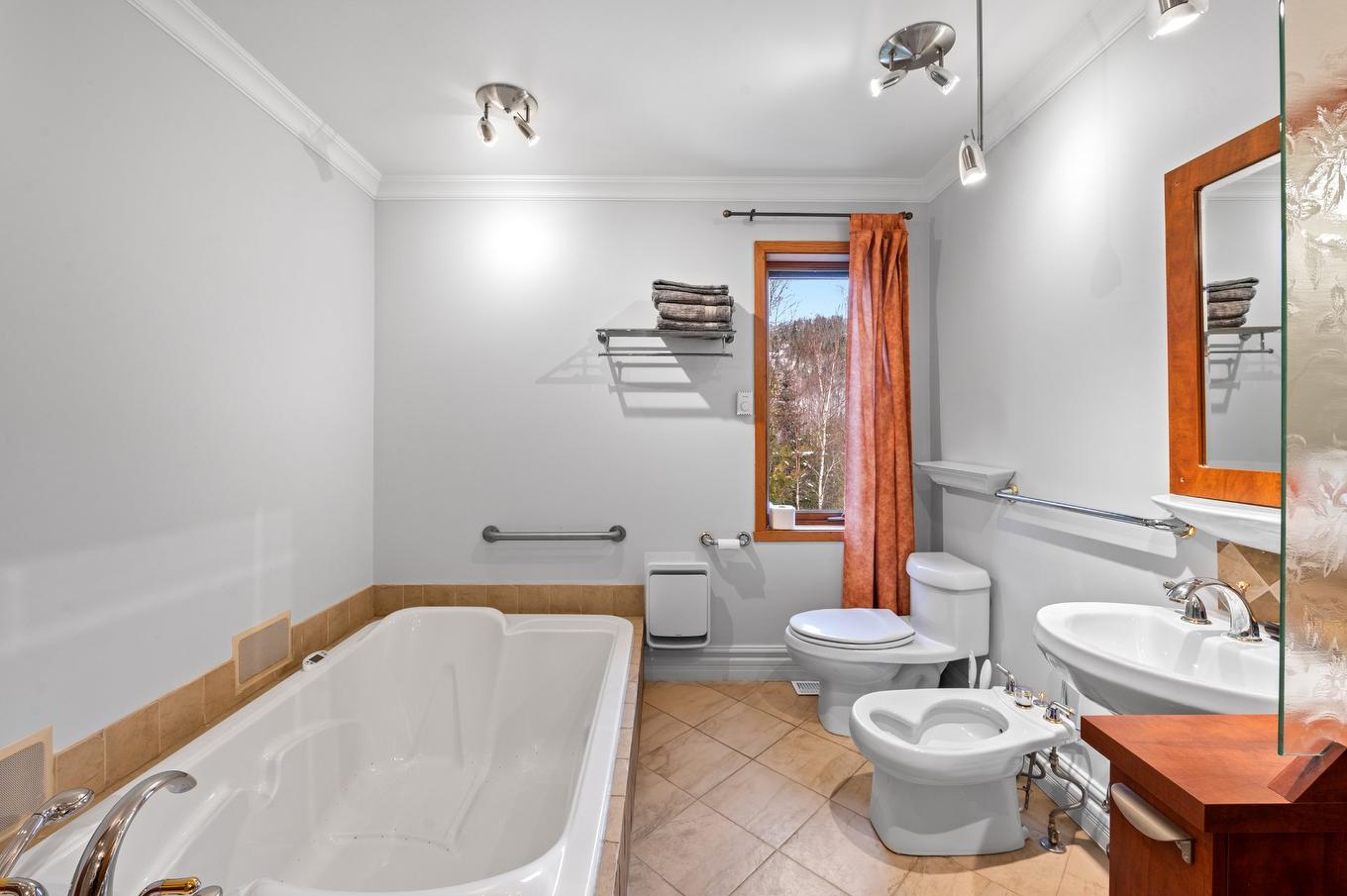 Salle de bains - 3497 Ch. Du Village, Saint-Adolphe-D'Howard, QC - Indoor Photo Showing Bathroom