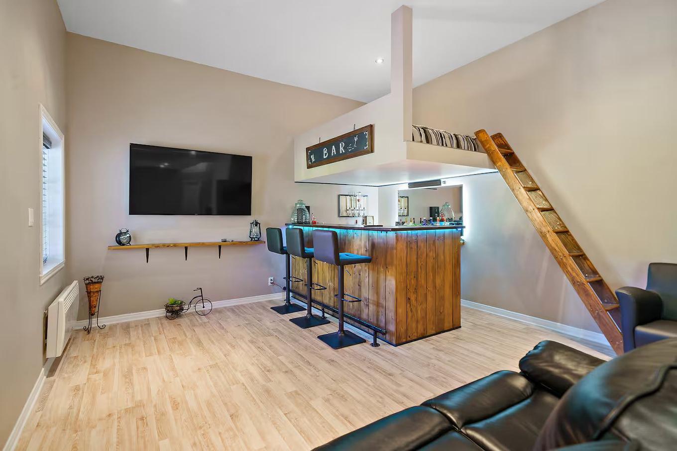 Salle familiale - 3497 Ch. Du Village, Saint-Adolphe-D'Howard, QC - Indoor