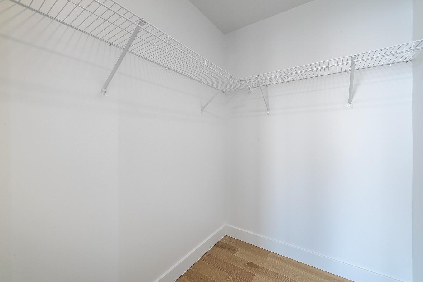 Walk-in closet - 3501-1245 Rue De Bleury, Montréal (Ville-Marie), QC - Indoor With Storage