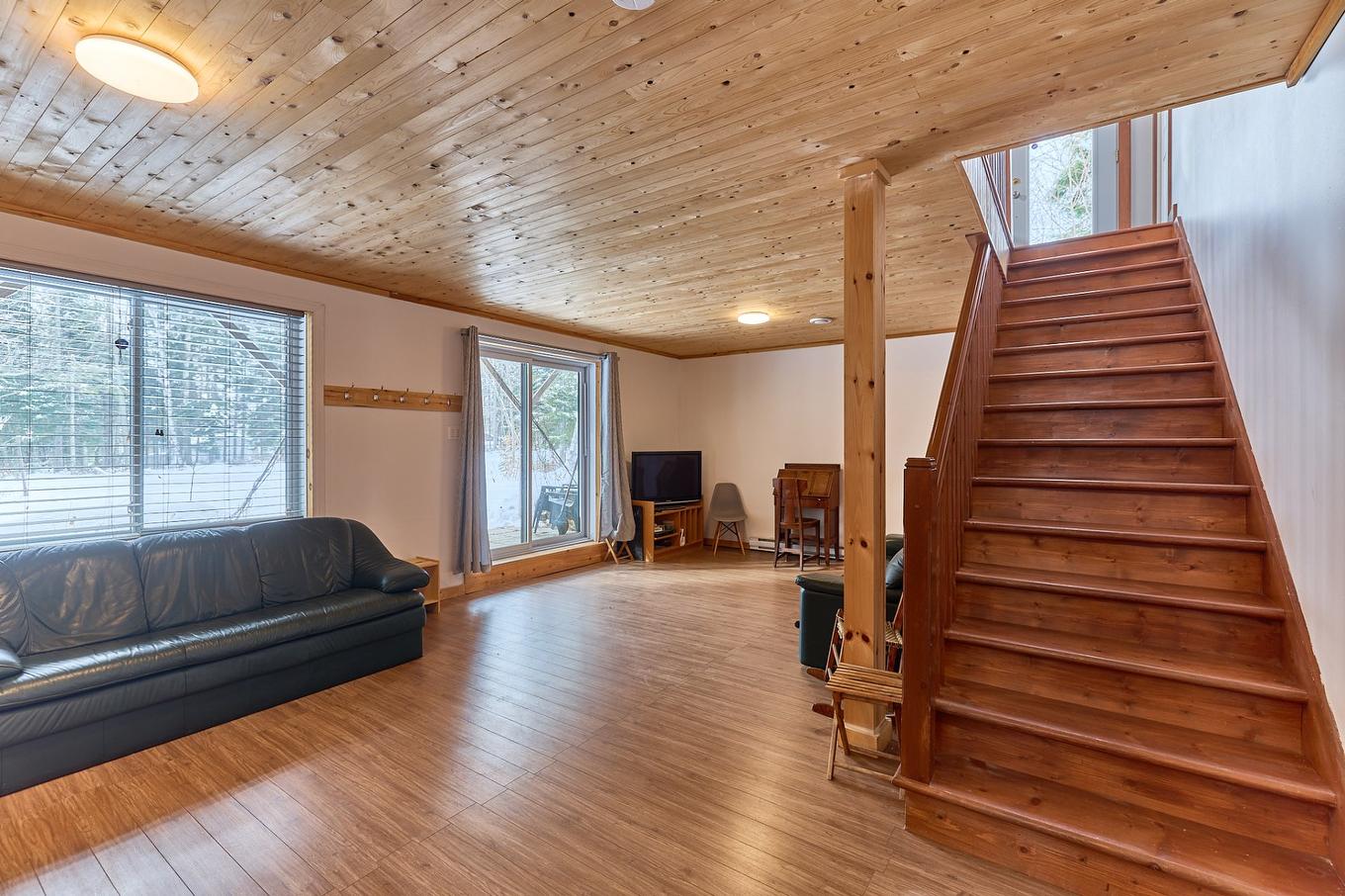 Salle familiale - 21 Ch. La Chanterelle, Saint-Donat, QC - Indoor