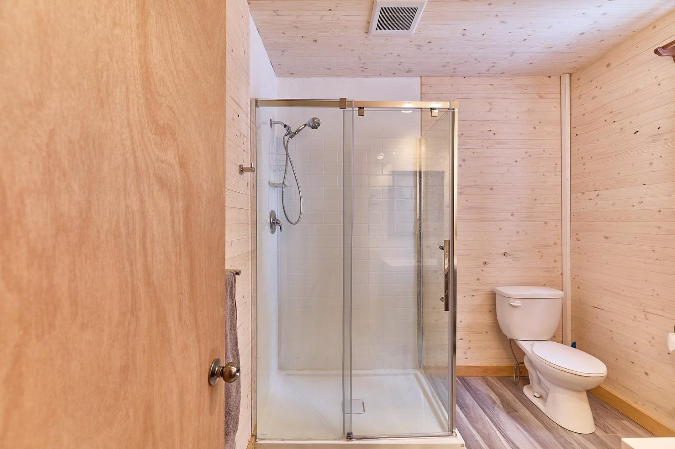 Salle de bains - 21 Ch. La Chanterelle, Saint-Donat, QC - Indoor Photo Showing Bathroom