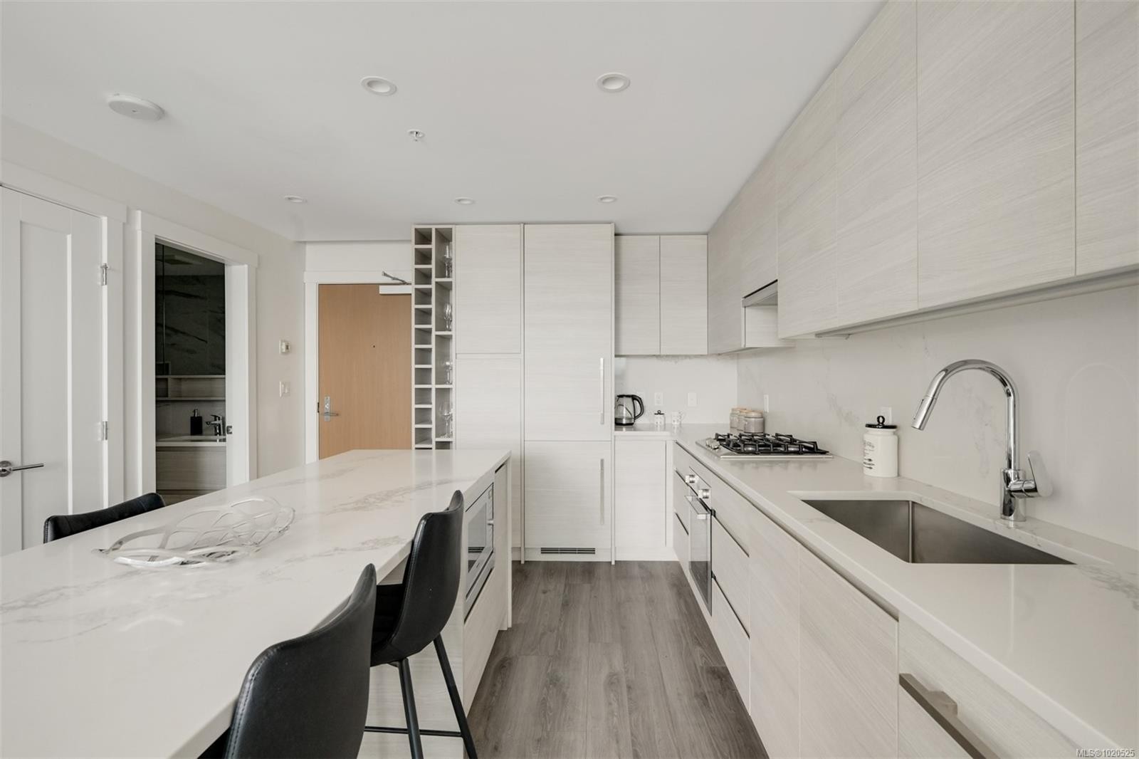 2002-777 Herald St, Victoria, BC - Indoor Photo Showing Kitchen With Upgraded Kitchen