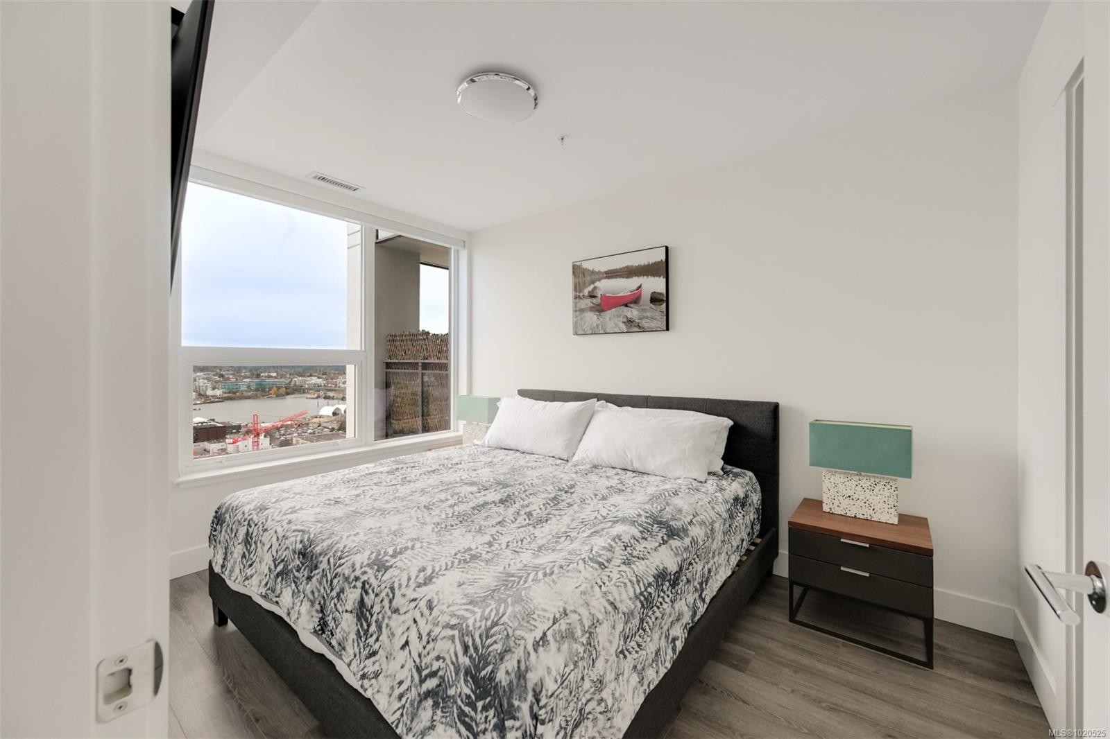 2002-777 Herald St, Victoria, BC - Indoor Photo Showing Bedroom