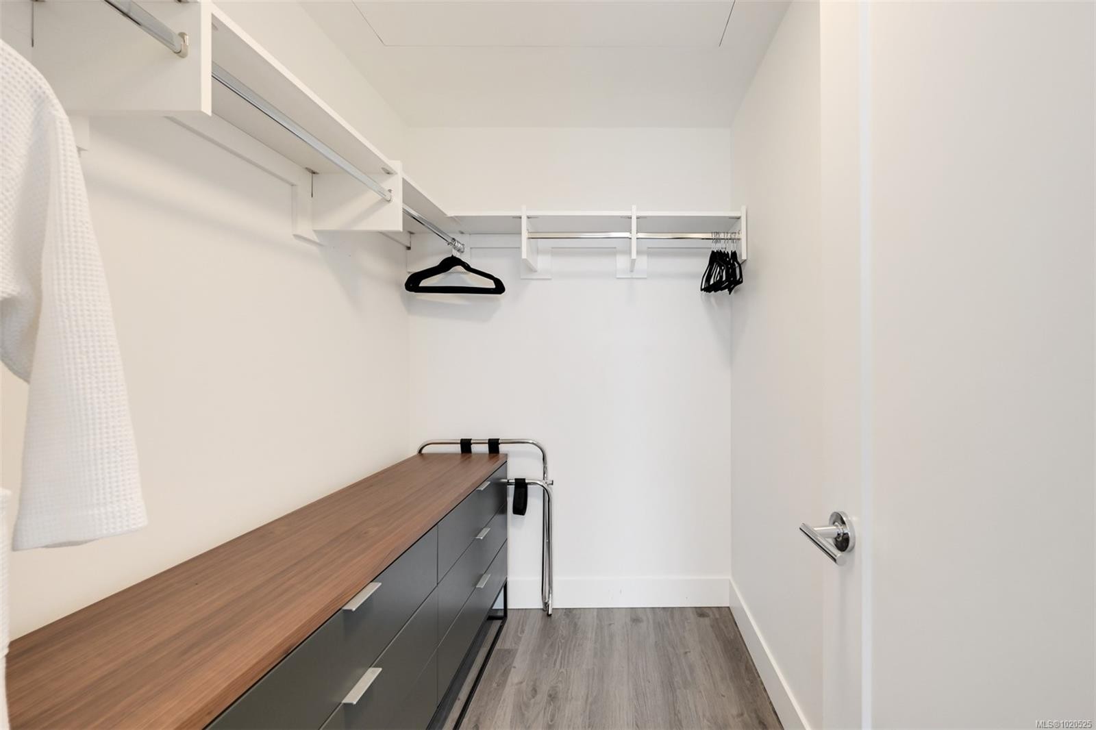 2002-777 Herald St, Victoria, BC - Indoor With Storage