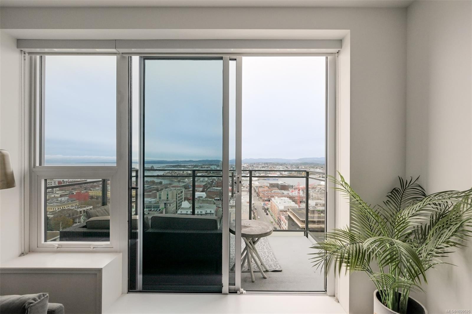 2002-777 Herald St, Victoria, BC - Indoor Photo Showing Other Room