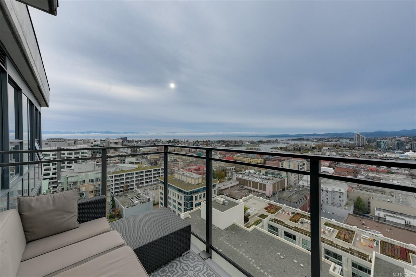 2002-777 Herald St, Victoria, BC - Outdoor With View