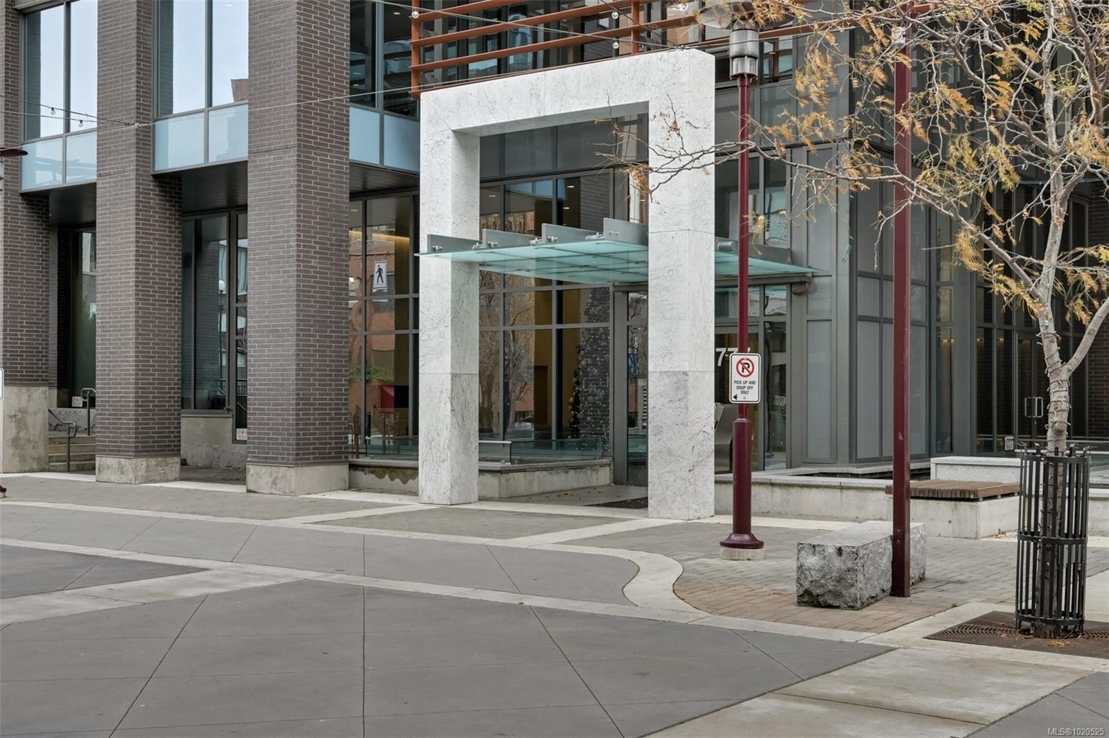 2002-777 Herald St, Victoria, BC - Outdoor