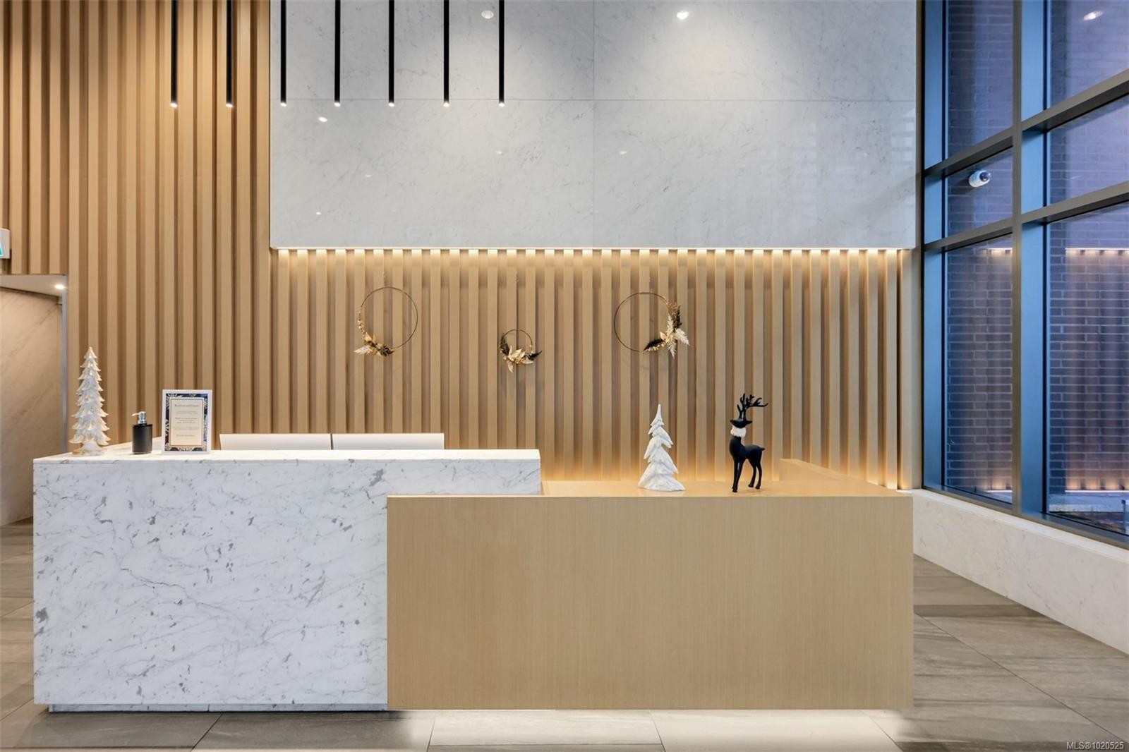 2002-777 Herald St, Victoria, BC - Indoor Photo Showing Other Room