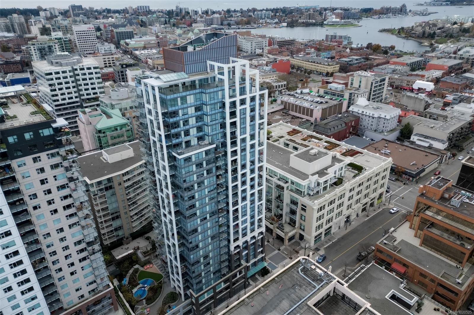 2002-777 Herald St, Victoria, BC - Outdoor With View