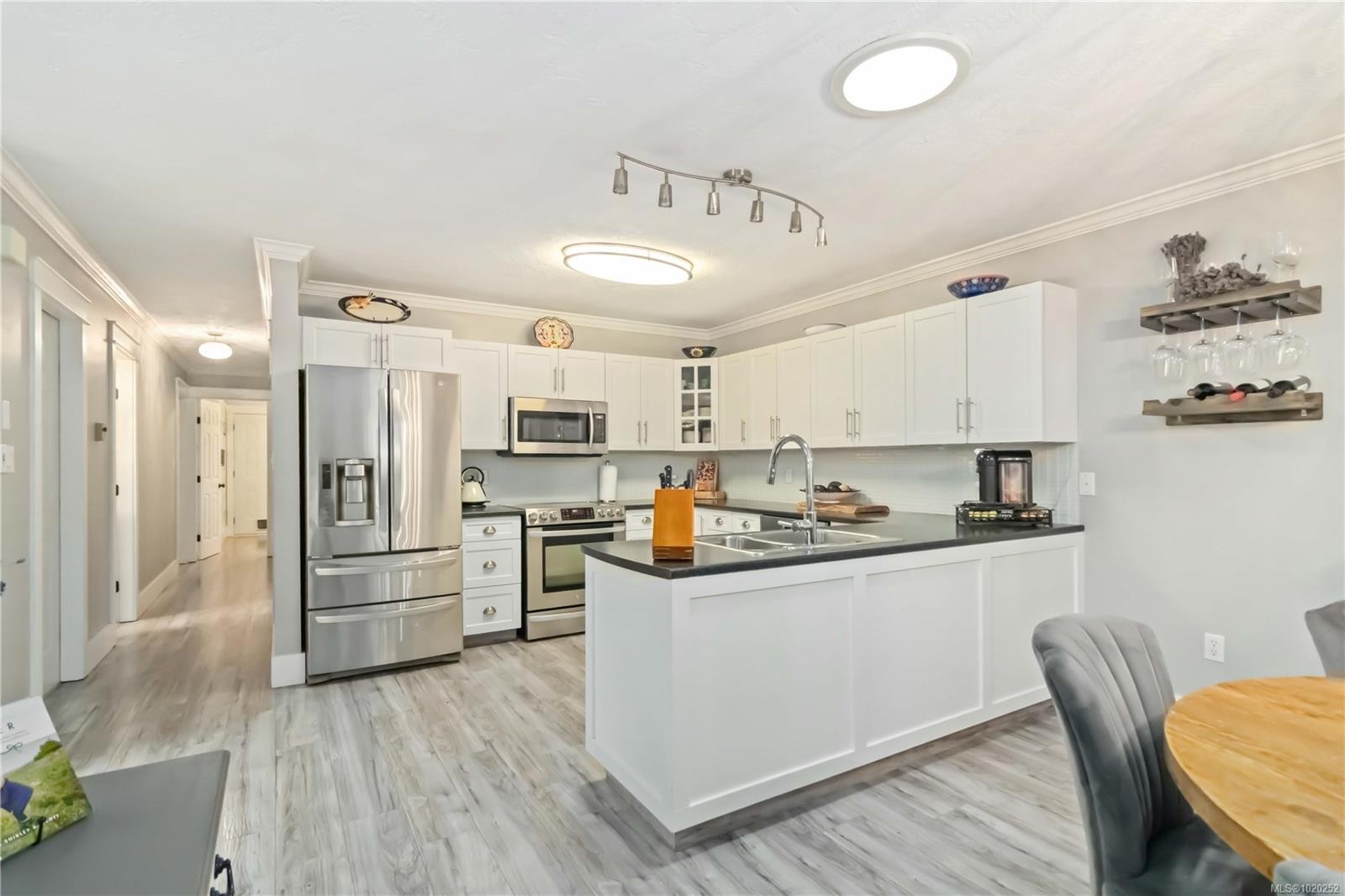 3104 Glen Lake Rd, Langford, BC - Indoor Photo Showing Kitchen With Double Sink