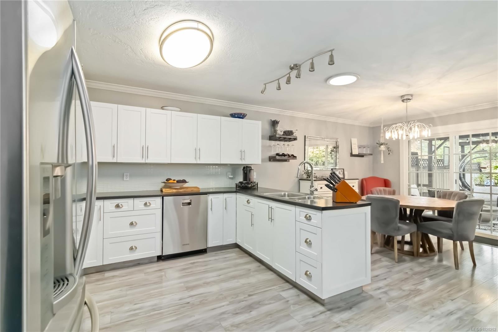 3104 Glen Lake Rd, Langford, BC - Indoor