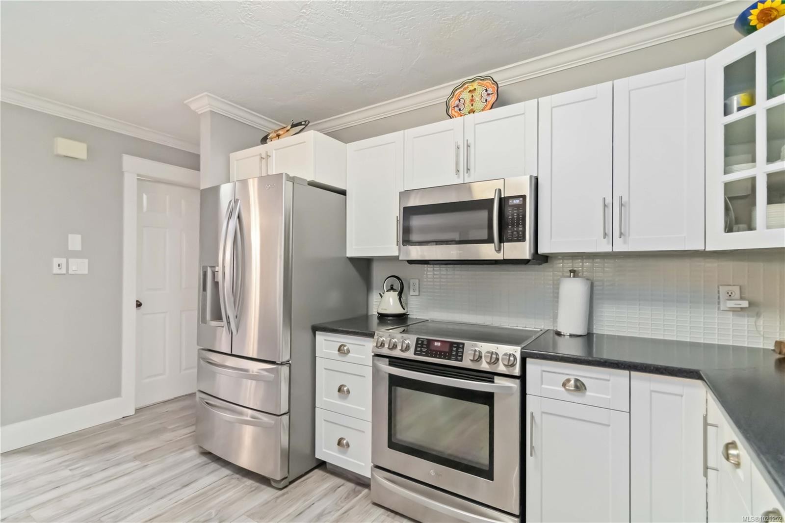 3104 Glen Lake Rd, Langford, BC - Indoor Photo Showing Kitchen