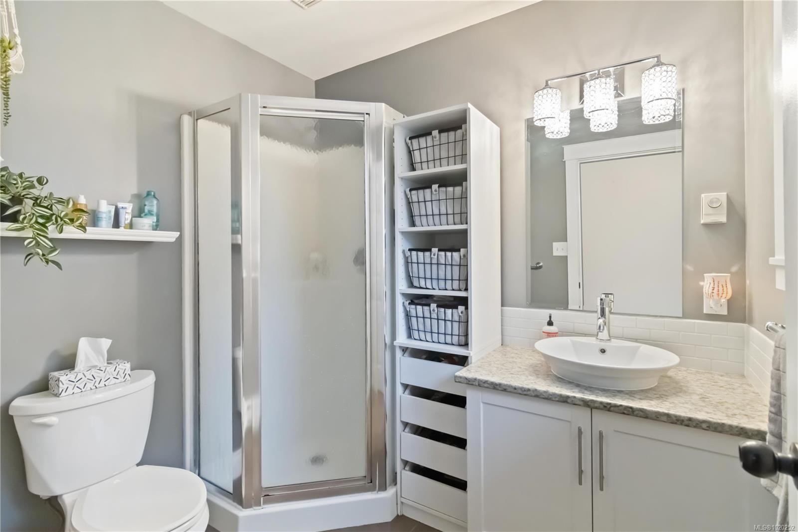 3104 Glen Lake Rd, Langford, BC - Indoor Photo Showing Bathroom