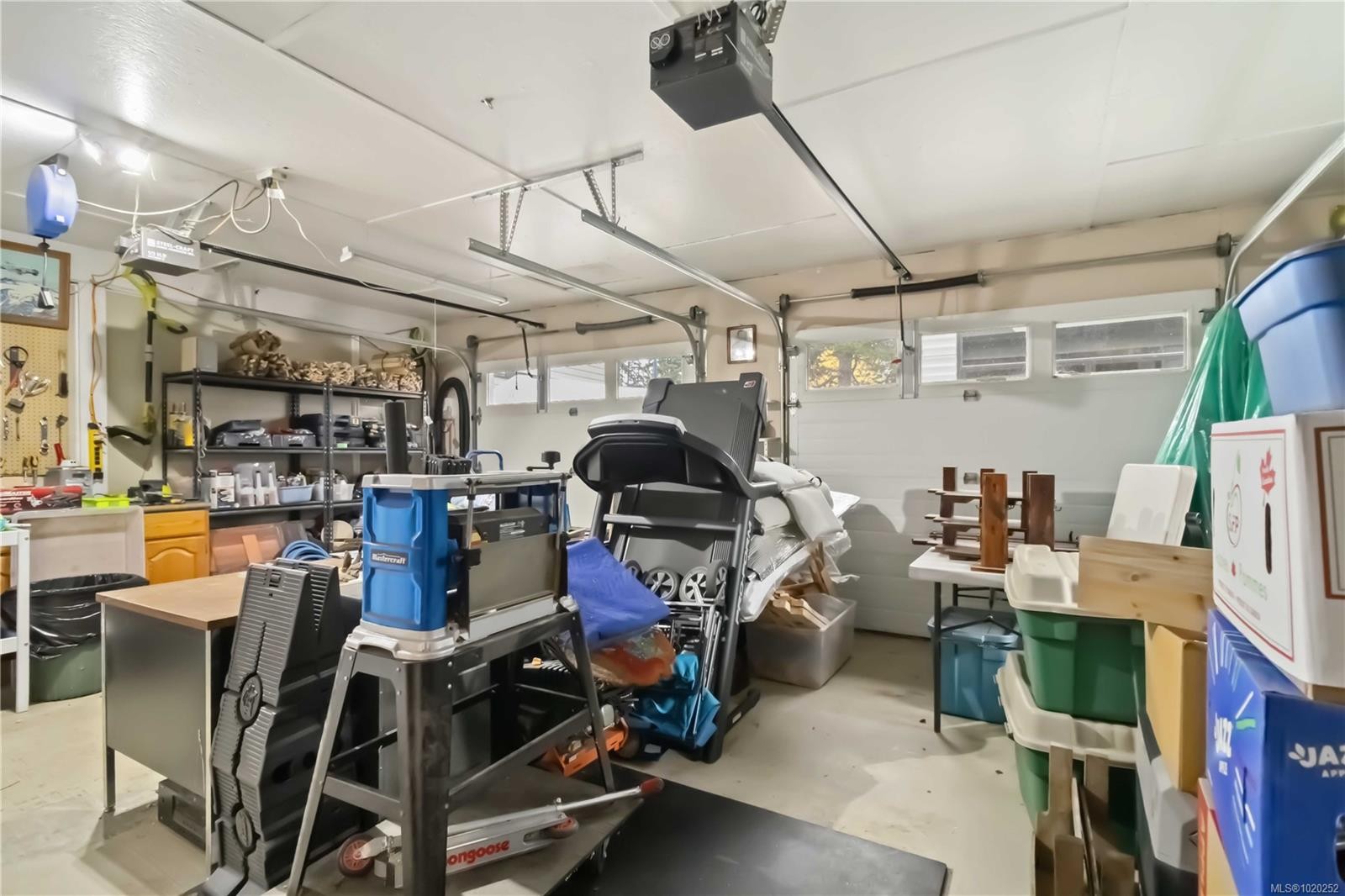 3104 Glen Lake Rd, Langford, BC - Indoor Photo Showing Garage