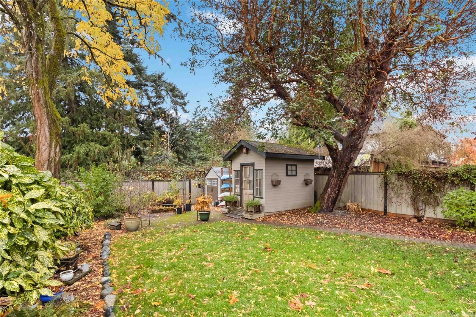 3104 Glen Lake Rd, Langford, BC - Outdoor