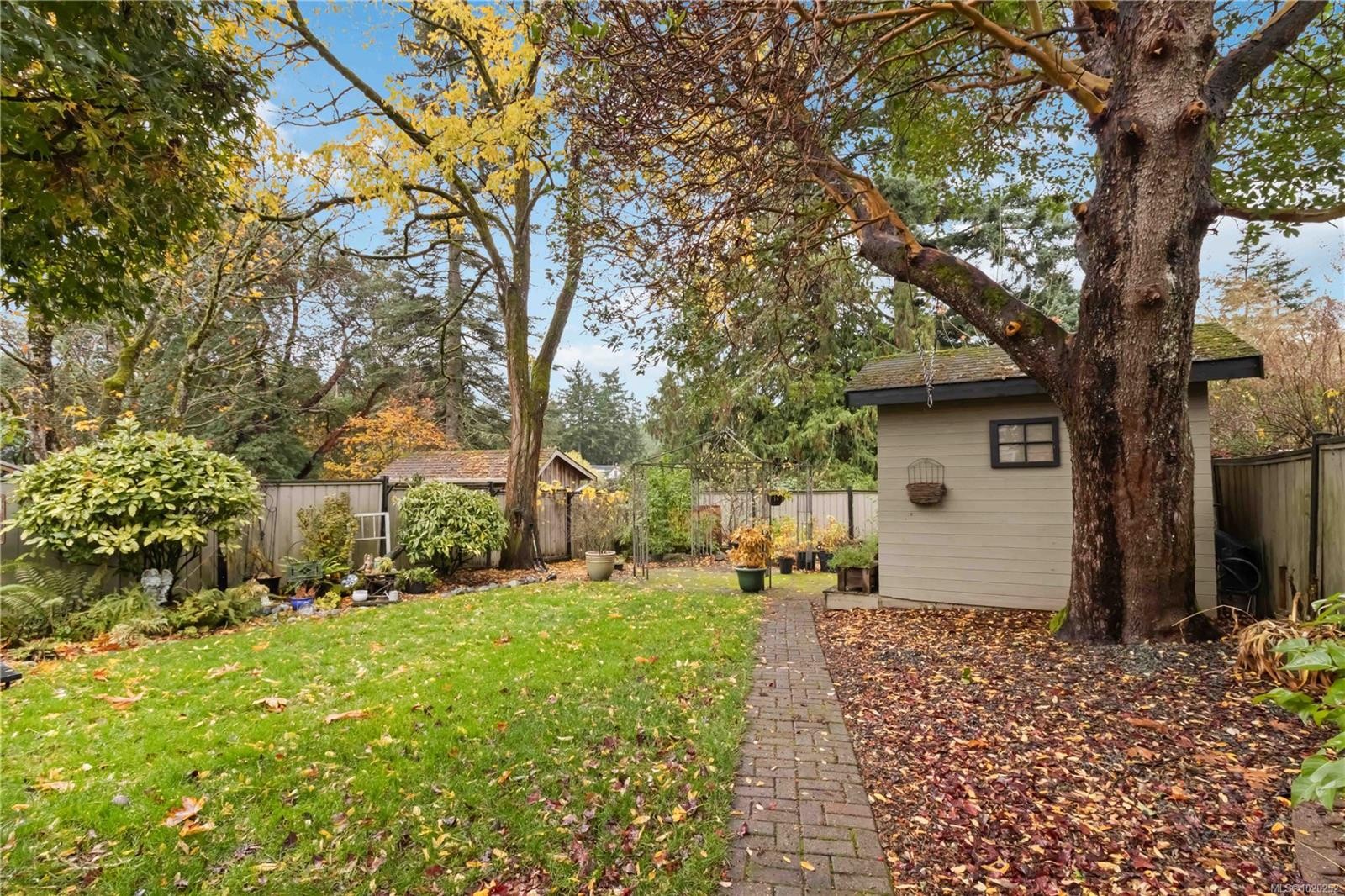 3104 Glen Lake Rd, Langford, BC - Outdoor