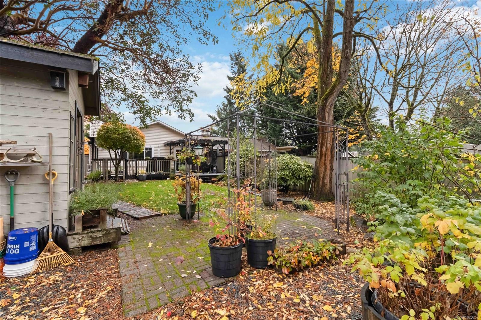 3104 Glen Lake Rd, Langford, BC - Outdoor