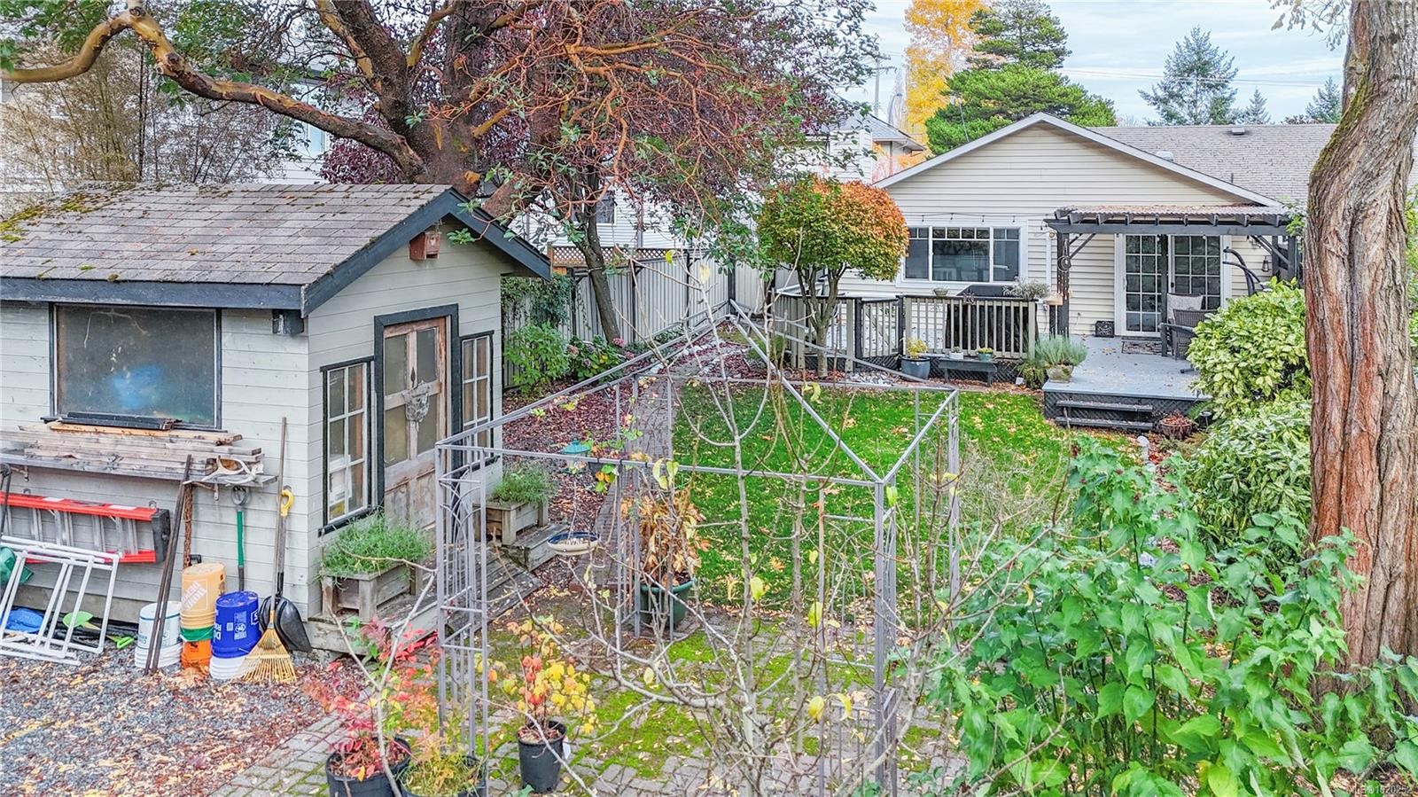 3104 Glen Lake Rd, Langford, BC - Outdoor